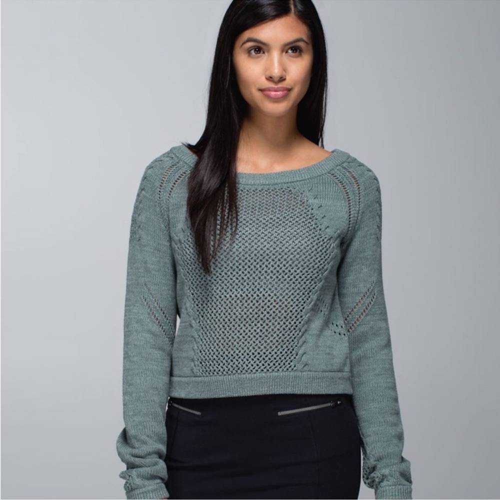 Lululemon Be Present Pullover Cropped
Knit Sweater size 10
Worn once